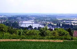 A view of Chanteloup-les-Vignes and the River Seine