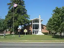 Confederate monument and historic marker to Jefferson Davis at Wilcox County Library in Abbeville