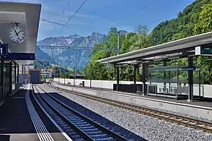 Canopy-covered side platforms