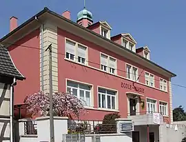 The town hall and school in Wolfersdorf