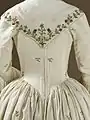 Robe à l'anglaise, cotton embroidered in wool, shown with an embroidered kerchief, England, 1780s. LACMA, M.59.25a-c