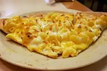 Macaroni and cheese on thin crust