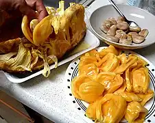 Peeling jackfruit