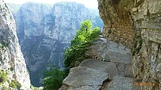 Mountain path at Monodendri